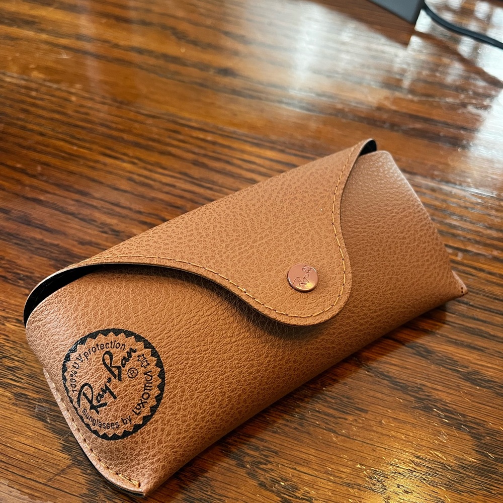 Raybans brown leather glasses case